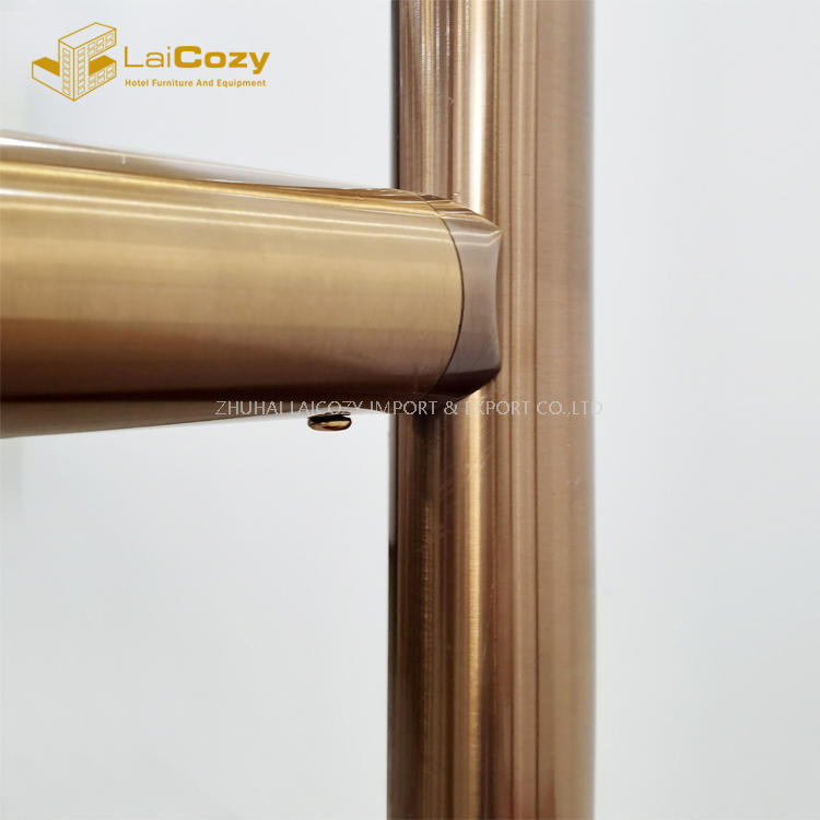 Carrinho de bagagem decorativo exclusivo de móveis de hotel com acabamento dourado