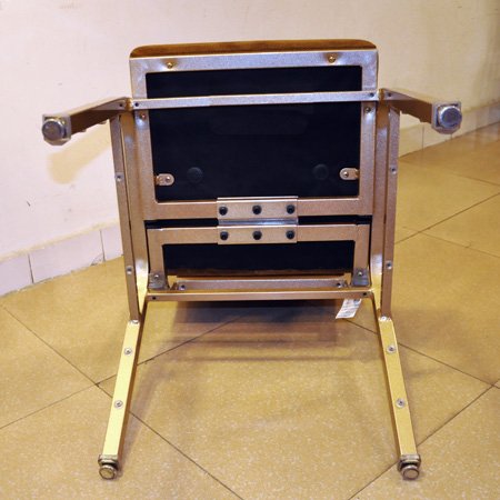 Cadeira de alumínio para banquete de hotel de luxo com encosto flexível moderna cadeira de restaurante durável com almofada de pé ajustável