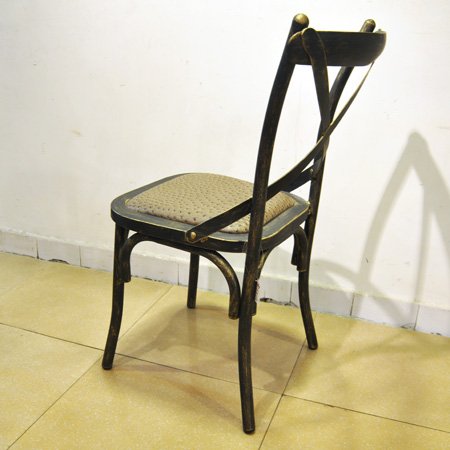 Cadeira de jantar vintage com estrutura de aço e assento de couro